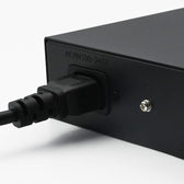 Switch niezarządzalny Qoltec przełącznik sieciowy Fast Ethernet PoE | 16x RJ45 10/100 Mb/s | 2x RJ45 Uplink 1000 Mb/s | 1x SFP 1000 Mb/s