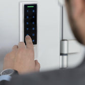 Zamek szyfrowy Qoltec TITAN z czytnikiem linii papilarnych | RFID | BT 4.0 | kod | karta | brelok | dzwonek | IP68 | EM