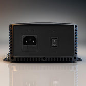 Ładowarka inteligentna Qoltec Monolith do akumulatorów LiFePO4 AGM GEL SLA | 20A | 24V