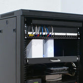 Patch panel QOLTEC do szaf RACK 19" | 24 porty | 1U | UTP | Czarny
